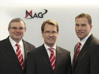 Die Führungsriege der Automobilsparte bei MAG (v.l.n.r.): Dr. Manfred Berger, President MAG Automotive Europe, Dr. Sebastian Schöning, Global President MAG Automotive, und Brian Prina, President MAG Automotive Americas. Die Führungsriege der Automobilsparte bei MAG (v.l.n.r.): Dr. Manfred Berger, President MAG Automotive Europe, Dr. Sebastian Schöning, Global President MAG Automotive, und Brian Prina, President MAG Automotive Americas.