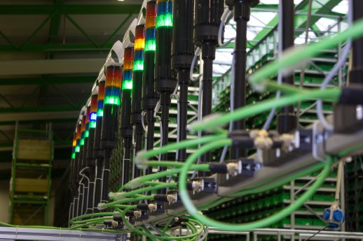 Modlight70 und Cube im Logistikzentrum (Bild 5).jpg