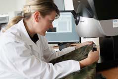 Das Hohenstein Institut, bietet zusätzliche Dienstleistungen und Schulungen im Bereich der militärischen Qualitätsprüfung an. Mittels des Spektralphotometers können die richtigen Tarnfarben sowie die IRReflexion von Textilien analysiert werden