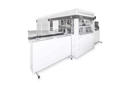 Die InnoPET Plasmax mit einer Leistung von bis zu 1.800 (2Q) beziehungsweise bis zu 3.600 Behältern (4Q) pro Stunde ist insbesondere für Converter und kleinere Abfüllbetriebe geeignet.