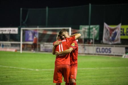 Jubel bei Florian Bichler (l.) und Enis Bytyqui vom TSV Steinbach Haiger nach dem Heimsieg gegen den FSV Mainz 05 U23, (Foto: Björn Franz)
