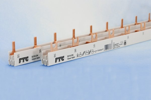 22_Three_pole_fork_and_pin_busbars_with_auxiliary_switch.jpg