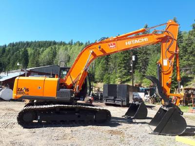 Foto des neuen Hitachi 180-Baggers für die Aushubarbeiten des Portals der Mine Kenville