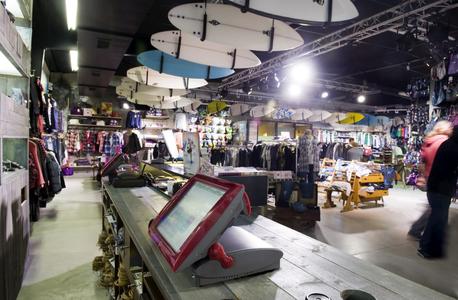 QUIKSILVER stores ride the POSLIGNE® Odyssé wave!