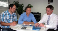 Technical discussions continue even after signature of the contract (from left to right): Josef Ettner, Head of Pre-Press with Mayer & Söhne; Christian Koller, Quality Assurance Officer and Plate Exposure Project Manager: and Thomas Kögl, Managing Director of Beil Registersysteme GmbH.