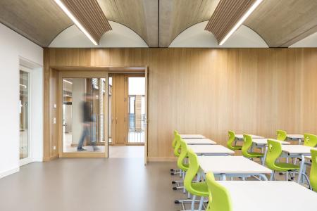Grundschule Feiham, Klassenzimmer perforiertes Eichefurnier in geplankter Optik
Bildnachweis: Rainer Taepper Architekturfotografie