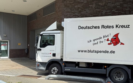 REYHER_Blutspende_DRK-Lkw.jpg