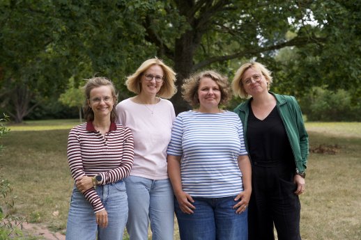 Babylotsinnen zu viert.jpeg