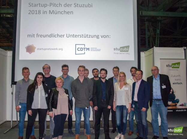 Teilnehmende Start-ups, Jury und Stuzubi-Veranstalterin_Start-up Pitch.jpg