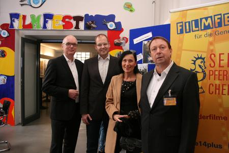 Eröffneten im Kino im Künstlerhaus das "Sehpferdchen – Filmfest für die Generationen" (von links nach rechts): Thomas Schäffer, Geschäftsführer von nordmedia, Bildungsdezernent Ulf-Birger Franz von der Region Hannover, Hannovers Bürgermeisterin Regine Kramarek und Andreas Holte, Organisator des Filmfestes, Leiter des Medienzentrums der Region Hannover und des Medienpädagogischen Zentrums