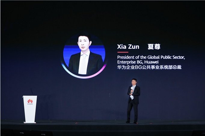 Xia Zun, President von Huawei Global Public Sector, bei seiner Keynote.png