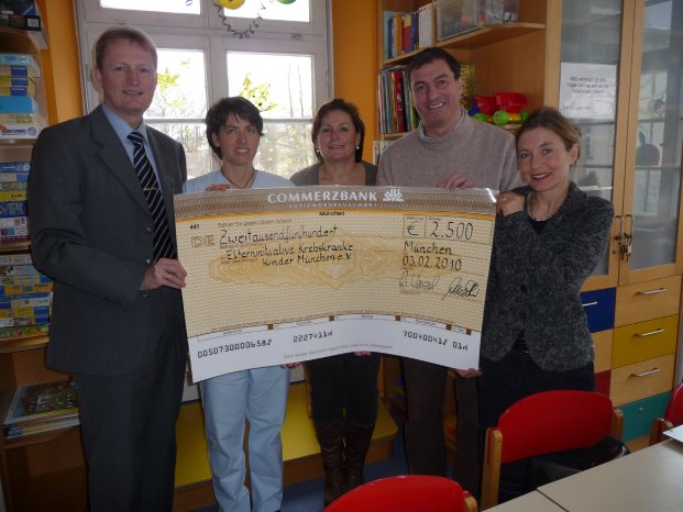 von links Dr. K. Eder (Geschäftsführer Berner & Mattner), Schwester Alexandra, L. Stritzl-G.jpg