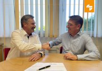 Foto von links: Franz Ketzer, Geschäftsführer abel & käufl Mobilfunkhandels GmbH und Peter Stroetmann, CEO pei tel Communications GmbH Foto von links: Franz Ketzer, Geschäftsführer abel & käufl Mobilfunkhandels GmbH und Peter Stroetmann, CEO pei tel Communications GmbH