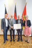 (v. l.): Erster Regionsrat Jens Palandt, Prof. Dr.-Ing. Martin Betzler (Präsident der Ingenieurkammer Niedersachsen), Dipl.-Ing. Hans-Ullrich Kammeyer (Ordensempfänger), Elke Zach (stellv. Bürgermeisterin aus Langenhagen) /  Credit: Ines Schiermann / Region Hannover