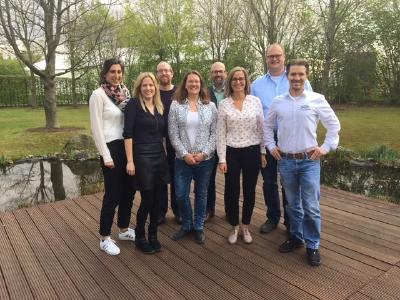 Stefanie Hostel (ACT Gruppe), Michael Schuhmacher (LEMO), Stephanie Schäfer (Elter Rollladen-und Sonnenschutztechnik), Gerd Lux (IHK Bonn/Rhein-Sieg), Daria Plata (SEG Niederkassel mbH), Gernot Birk (Mobau Klein) und Michael Stocksiefen (Holzbau Stocksiefen), von links