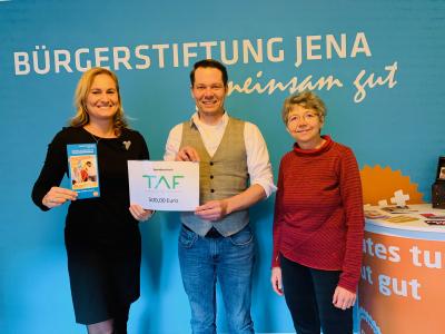 TAF übergibt Spendenscheck an Bürgerstiftung Jena