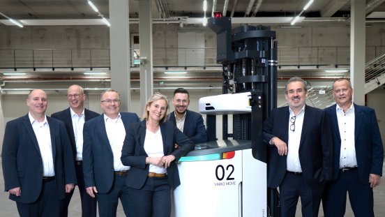 NEURA_Mobile_Robots_GmbH-ek-robotics-team-sales-rgb.jpg