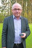 Hans-Hermann Ruschmeyer ist stolz darauf, die scomsens-Funksensoren der Dreyer+Timm GmbH auf der LogiMAT präsentieren zu können.