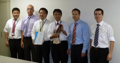 v.l.n.r.:Renesas Keisuke Matsuzaki/Section Manager,Europe Sales Department;Uwe Lemke/Renesas Europe,Senior Sales Manager Distribution;Hiroyuki Watanabe/Senior Manager,Europe Sales Department;Masaomi Ichikawa/GM,Marketing,MCU and A&P;E+H Flowtec;Stephan Anliker/Head of Division,Logistic and Purchasing;Thomas Jenni/Head of Department,Purchasing Compo