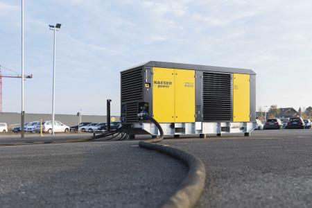 Mega-power with electric drive: The new M255E provides exhaust-free and silent compressed air production at any desired location
