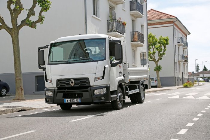 Renault Trucks D Cab 2m.jpg