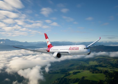 B787_Flying-Above-Austria_Copyright_Austrian-Airlines.jpg