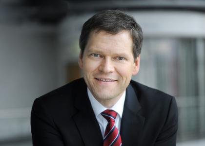 Rolf Sahre, Vorstandsvorsitzender der MACH AG, freut sich über den erfolgreichen Abschluss im letzten Jahr