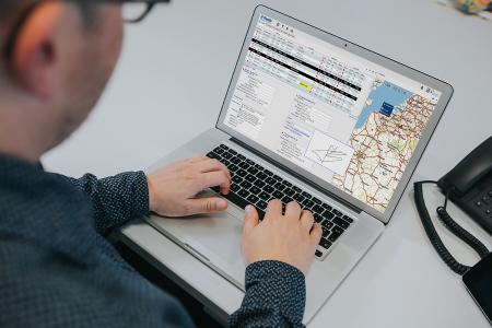 Trimble präsentiert auf der LogiMAT mithilfe von Live-Demonstrationen die Vorteile der neuen cloudbasierten Plattform eShipCo. (Foto: Trimble)