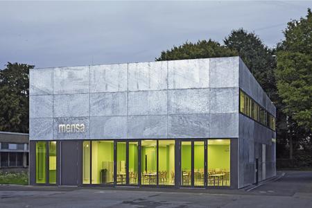 Reiser und Partner Architekten erhielten beim Wettbewerb um den Verzinkerpreis 2011 einen der beiden ersten Preise für die feuerverzinkte Fassade der Werner-von-Siemens-Schule in Bochum