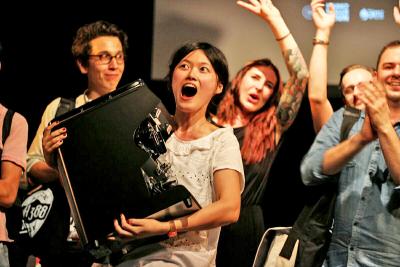 Glückliche Gewinnerin: Yoshimi Maeda aus Berlin belegte den ersten Platz bei der VA Barista Challenge. / Foto: Ferdi Cilingir Photography