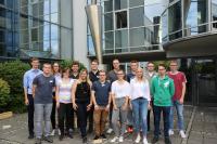 Die CONET-Auszubildenden 2019 (v.l.n.r. hinten): Lukas Baum, Lara Ullrich, Andre Kurz, Thorben Köller, Stefan Felder, Niclas Neßhöver, Jan Peter Stöcker, Alexander Zink; (v.l.n.r. vorne): Maximilian Henning, Naomi Nöckel, Christina Adamec, Max Döge, Vanessa Böhm, Julia Kreft, Justin Zanas