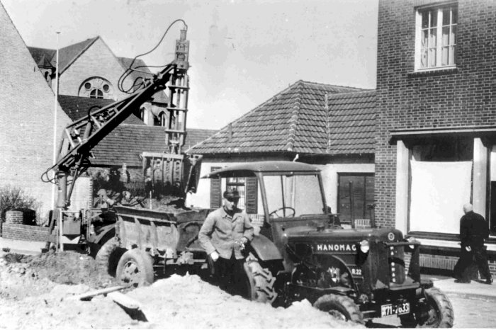 Foto 4 - 1954 der erste Hydraulikbagger.jpg