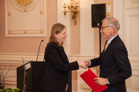 Stefan Messer awards Dr. Julia Weigand with the 2016's Adolf-Messer-Award