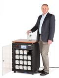 Der Schweriner Unternehmer Dirk Diele (HYDYNE) entwickelte mit der WEMAG den modularen ReeVOLT-Stromspeicher.