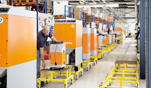Zweistelliger Umsatzzuwachs: Die KEMPER GmbH steigerte ihren Absatz 2015 um 11 Prozent. 14 Prozent mehr Seriengeräte verließen die KEMPER-Produktion.