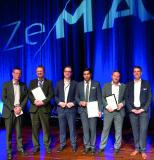 Feierliche Preisverleihung: V.l.n.r.: Prof. Dr.-Ing. Rainer Müller ( ZeMA gGmbH), Ralf Müller-Polyzou und Steffen Gärtner (LAP), Attique Bashir, Martin Karkowski und Leenhard Hörauf (ZeMA gGmbH) (Quelle: ZeMA – Zentrum für Mechatronik und Automatisierungstechnik gGmbH)