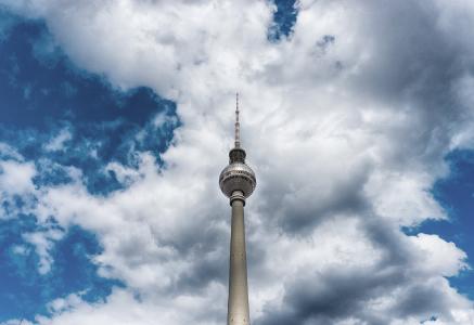 VON ANFANG AN MIT DABEI – HISOLUTIONS AG FEIERT GEMEINSAM MIT DER SAMS 10-JÄHRIGES JUBILÄUM UND BIETET IM AUGUST KOSTENFREIE WEBINARE ZU DEN HISOLUTIONS-VORTRÄGEN DER SAMS AN