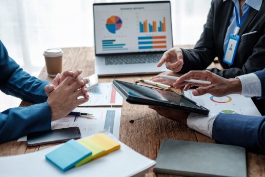 csm_business-team-analyzing-income-charts-and-graphs-w-2026-01-05-00-21-33-utc_05c7e7e1cd.jpg