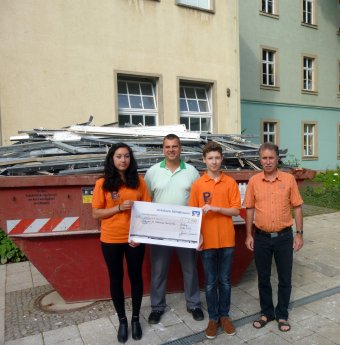 Pharmaserv_Spende_Dresden_2013[1].jpg