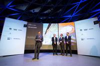 Preisverleihung: Am 7. Oktober 2013 wurden die Preisträger der Iconic Awards 2013 mit einem Festakt in der BMW-Welt in München geehrt. Im Foto v.l.n.r. Andrej Kupetz, Hauptgeschäftsführer Rat für Formgebung | German Design Council, Arndt Papenfuß, Bereichsleiter Marketing Kaldewei AG, Berhard Heitz, Product Design Manager DORMA GmbH + Co. KG und Maic Auschrat, Leitung Caparol Planer- und Objektmanagement (Foto: Klaus Wolf)