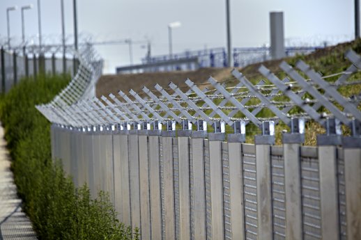 Bild 1_AluGARD® am Frankfurter Flughafen.jpg