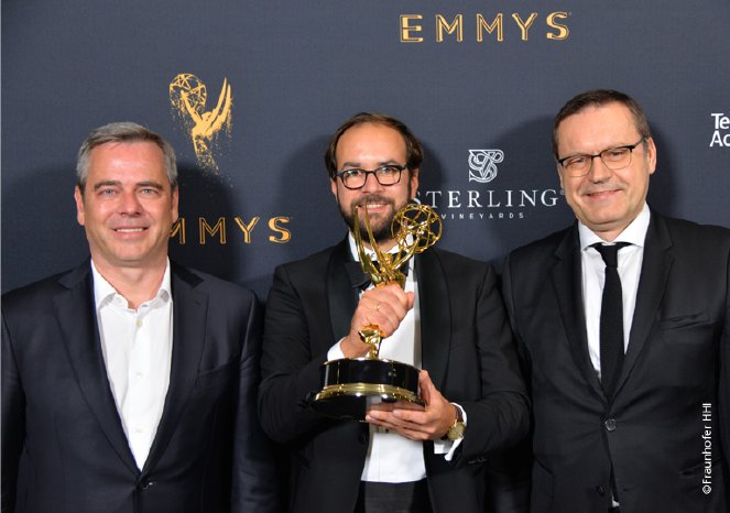 Fraunhofer HHI Team mit dem Emmy.jpg