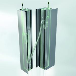 Der 5-Kammer-Profilaufbau der Schüco AD UP bietet höchste Stabilität und unterstützt die Kabelführung für eine intelligente Türkommunikation und Zutrittskontrolle. (c) Schüco International KG