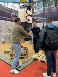 PRONOMIC Daut Qerkini im Messegespräch nachhaltige Lösungen für ergonomische Handhabungstechnik
