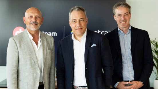 Dynatrace-partnership-group-photo.png