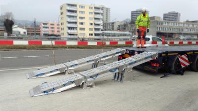 Schwere Last – Einfach verladen
Mehrteilige VFR-Rampenteile aus Aluminium von Firma ALTEC.