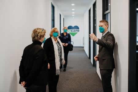 Rundgang Anlässlich des Firmenzusammenschlusses mit den Gästen Angelika Schöttler(Bezirksbürgermeisterin Tempelhof-Schöneberg) und Martin Marijnissen(Leiterin der Wirtschaftsförderung Tempelhof-Schöneberg) in Begleitung der Geschäftsführung Timo Neustock und Katrin Grallert.