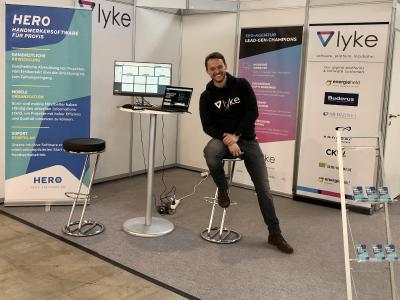Head of Sales, Alexander Röhrs, auf der Dach & Holz in Stuttgart
