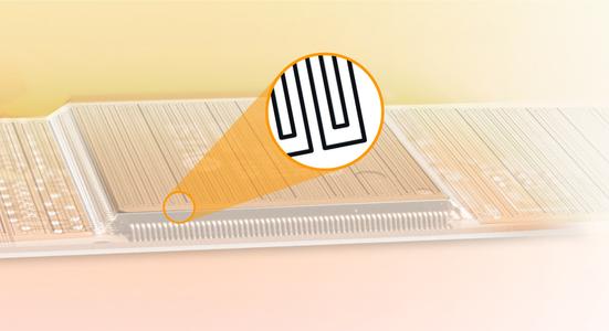 Wie ein schützender Mantel: Hauchfeine Leiterbahnen auf einer flexiblen Folie umhüllen sensible Technik