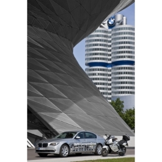 BMW ConnectedDrive / BMW Motorrad ConnectedRide - Fahrzeug-zu-Fahrzeug-Kommunikation für mehr Sicherheit